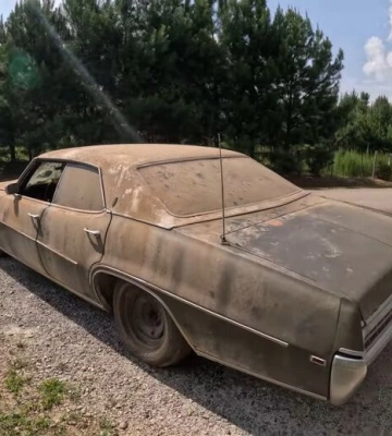 Розкішний Buick 60-х поїхав після 26 років простою (Відео)