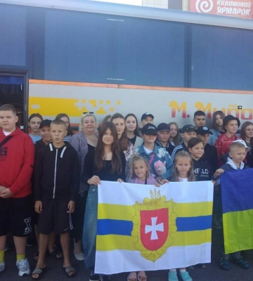 Діти пільгових категорій з Рівненщини поїхали на оздоровлення в «Артек»