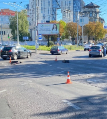 У Львові водій самоката потрапив до лікарні після зіткнення з BMW