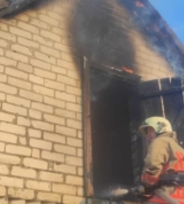 На Волині горіли літня кухня, сміття та суха трава