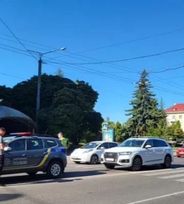 Повідомили про стан жінки, яку на пішохідному переході в Луцьку збило авто