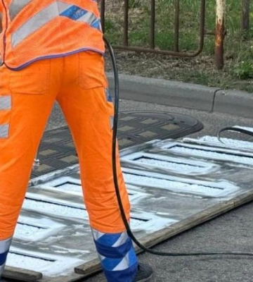 У Дніпрі перед новим навчальним роком активно оновлюють пішохідні переходи та знаки біля навчальних закладів
