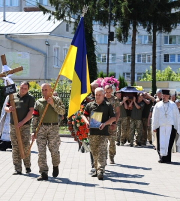 Загинув у бою на Донеччині: у Луцьку попрощалися із 35-річним Героєм Павлом Антонюком