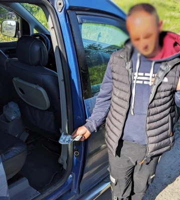 На Рівненщині сусід тричі обкрадав оселю військового, поки не &quot;спіймався&quot; на камеру
