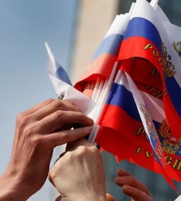 Россияне везут в Мелитополь массовку – готовятся к очередному празднику