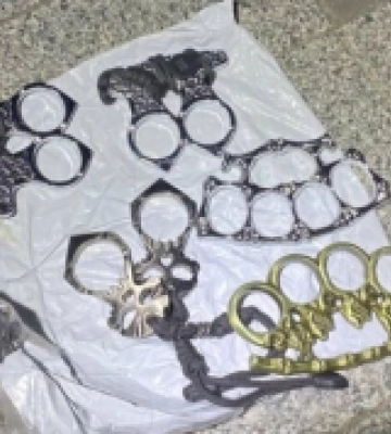 У Луцьку на Винниченка під час комендантської години у водія виявили шість кастетів