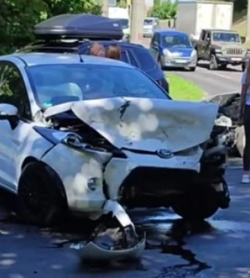 Розтрощило «передок» обом: у Луцьку на Глушець сталась серйозна аварія (відео)