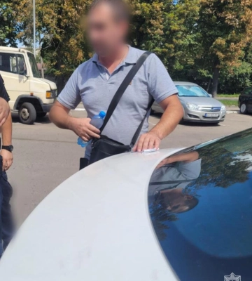 У Рівному нетверезий водій на BMW не пропустив пішохода на «зебрі»