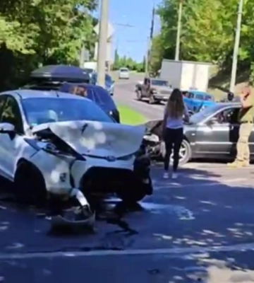 Травмувалася жінка: у Луцьку на Глушець зіткнулися Ford та Audi