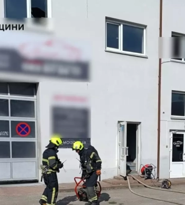 З палаючої будівлі прикарпатські рятувальники евакуювали одну людину