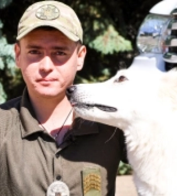На Миколаївщині поліційний собака радо зустрів свого кінолога