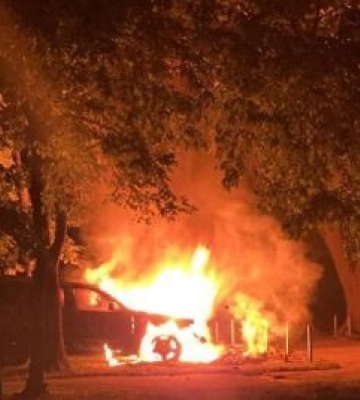 У Харкові затримали 22-річного контрактника, який втік з частини і підпалив шість авто військових