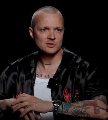 &quot;Запивав все алкоголем&quot;: відомий український співак-воїн розповів про свою депресію
