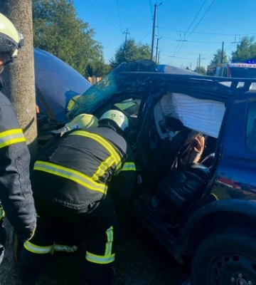 Аварія в Луцьку – чоловіка затиснуло в авто 