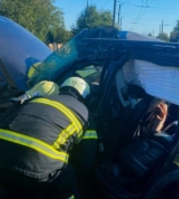 ДТП на вулиці Полонківській: рятувальники деблокували постраждалого