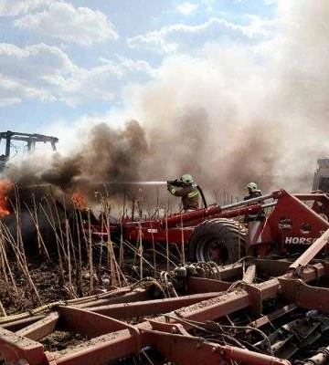 У Миколаївському районі горів трактора з плугом