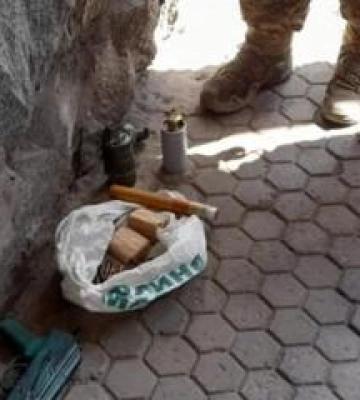 На Полтавщині службовий собака знайшов в автівці зброю