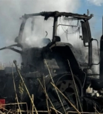 У Миколаївському районі горів трактора з плугом