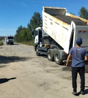 На Рівненщині вирівнюють дорогу до Білого озера