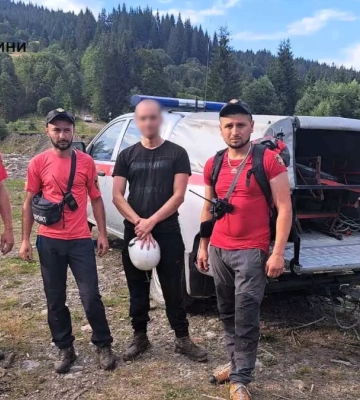 Рятувальники розшукали 26-літнього грибника, який загубився під горою Кукул