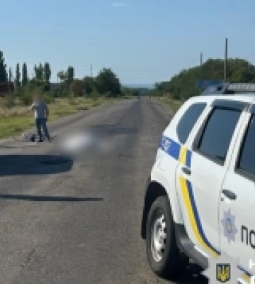 В Оксамитному під колесами мікроавтобуса загинув велосипедист