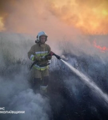 У Миколаївському районі горів трактора з плугом