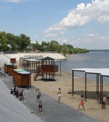 Вода в Дніпрі на запорізьких пляжах не відповідває гігієнічним нормам