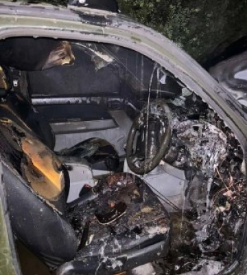 Підлітки в Миколаєві підпалили автомобілі військових