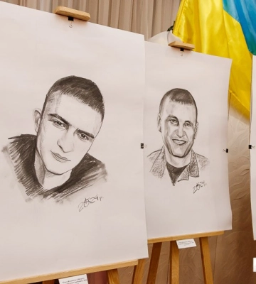 «Мистецьке єднання»: у Кропивницькому презентували виставку до Дня Незалежності (ФОТОРЕПОРТАЖ)