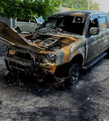 У Миколаєві троє підлітків підпалили два військових авто, - Нацполіція. ВІДЕО+ФОТОрепортаж