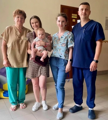 Хірурги львівського «Охматдиту» прооперували тримісячну дівчинку з перекрутом яєчника