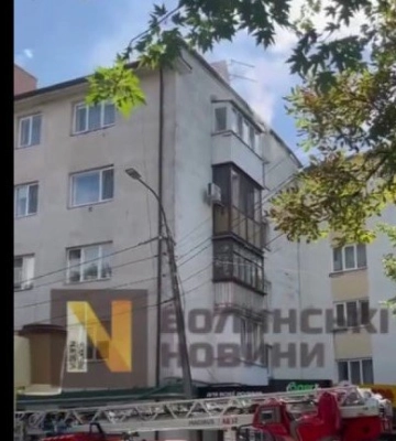 У п&#039;ятиповерхівці у центрі Луцька горить квартира