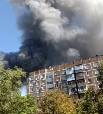 В Петровском районе оккупированного Донецка полностью сгорел ТЦ «Галактика»: сообщают об обстреле