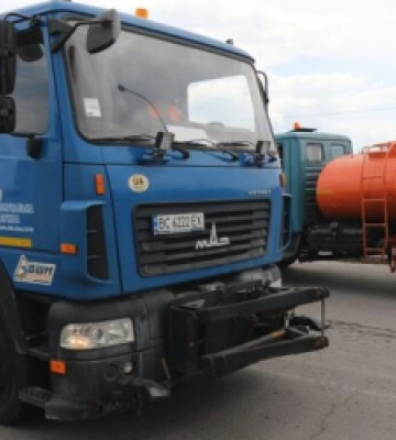 У Дублянах ліквідовують порив водопроводу: в громаді працюватимуть водовози