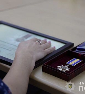Родини Дніпропетровських загиблих поліцейських отримали Президентські відзнаки