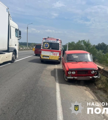 Виїхав на зустрічну смугу: під Чернівцями сталася нищівна потрійна ДТП