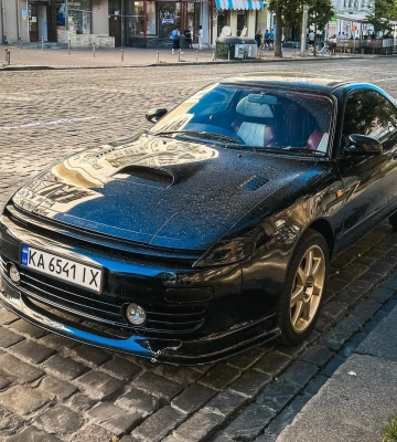 Раритет из 90-х: в Киеве засветился заряженный спорткар Toyota 