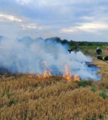 Біля села Краснодуб&#039;я горіла стерня на полі