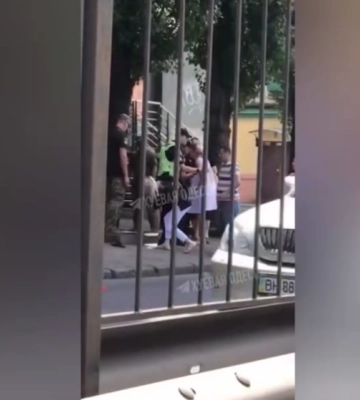 У поліції прокоментували бійку патрульною та ТЦК на Середньофонтанській в Одесі