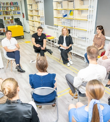 Грошові сертифікати за інтелектуальні здібності: у Запорізькій області відзначили випускників, що отримали найвищі бали на НМТ