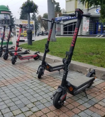 Рівне дало місяць часу, щоб навели лад з електросамокатами