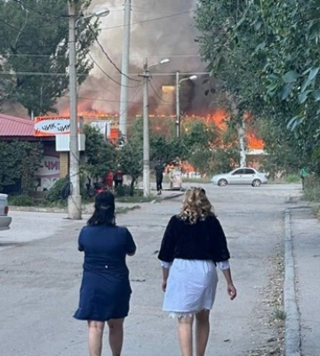 В Донецке полностью сгорел торговый центр - журналист