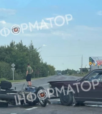 На Прикарпатті сталась аварія за участі мотоцикліста: є постраждалі