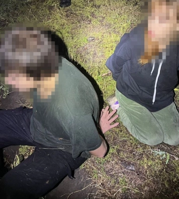 Підлітки в Миколаєві підпалили автомобілі військових