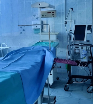 У Косівській центральній районній лікарні відкрили оновлений пологовий зал та операційну
