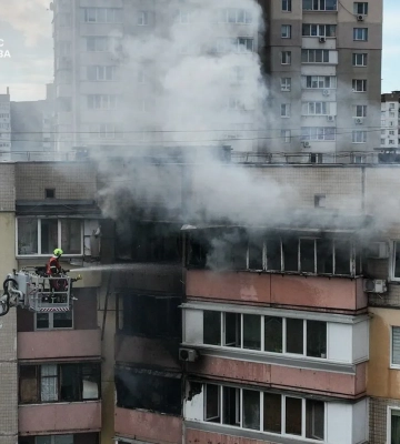 В Киеве на Троещине загорелась квартира, но огонь перекинулся и на другие: что говорят в ГСЧС