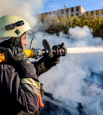 Пожежу загасили рятувальники на Олексіївці у Харкові 