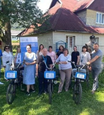 На Рахівщині  соціальним працівникам роздали велосипеди