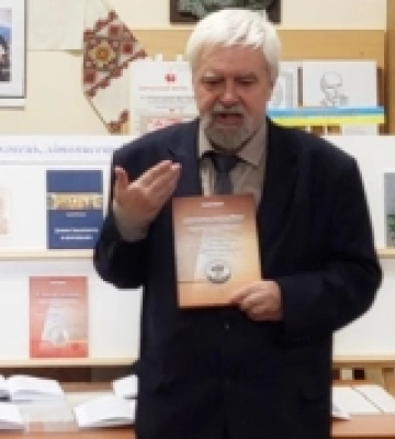 В Ужгороді історик Сергій Федак презентував свій 16-ий том авторської Історії України