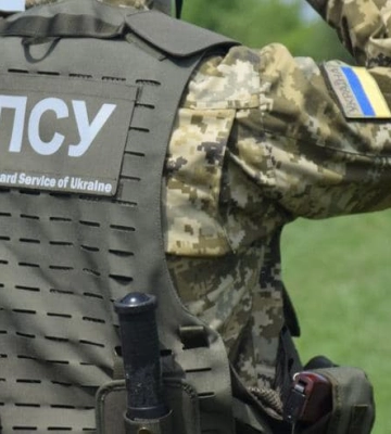 На Закарпатті троє чоловіків напали на прикордонника